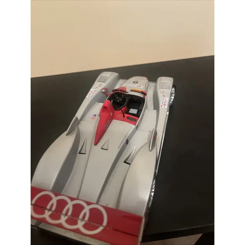 Audi R8 le Mans-Sieger 2000 Team Joest #8 Maisto 1:18 Scale Collectible Car